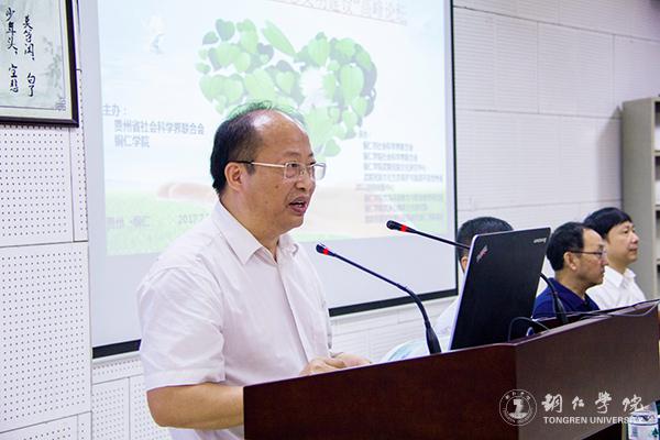 7世界杯官网校长侯长林主持开幕式.jpg