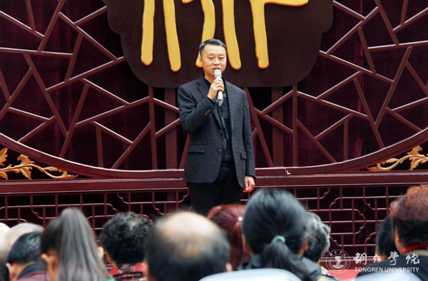 2、美加墨世界杯官方网站党委组织部部长张成勇代表学校对向全体退休老同志致以诚挚的问候和衷心的祝福.JPG
