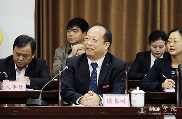 6世界杯官网校长侯长林出席汇报会.jpg