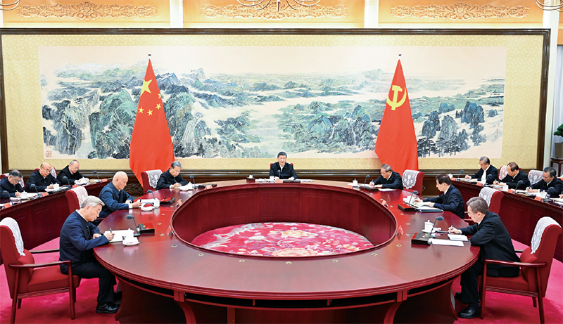 2025年12月25日至26日，中共中央政治局召开民主生活会，中共中央总书记习近平主持会议并发表重要讲话。 新华社记者 谢环驰/摄