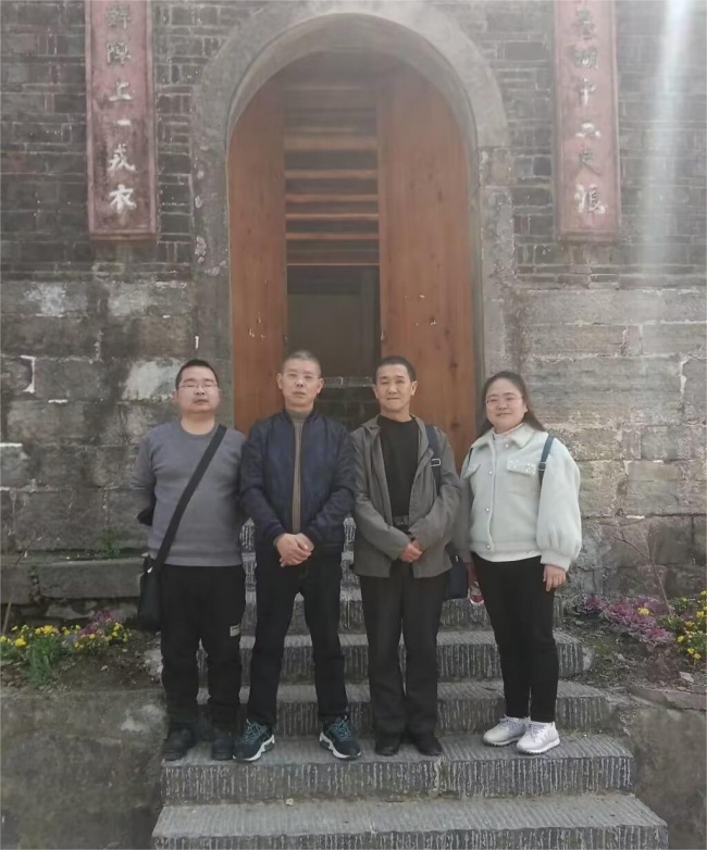 合影.jpg
