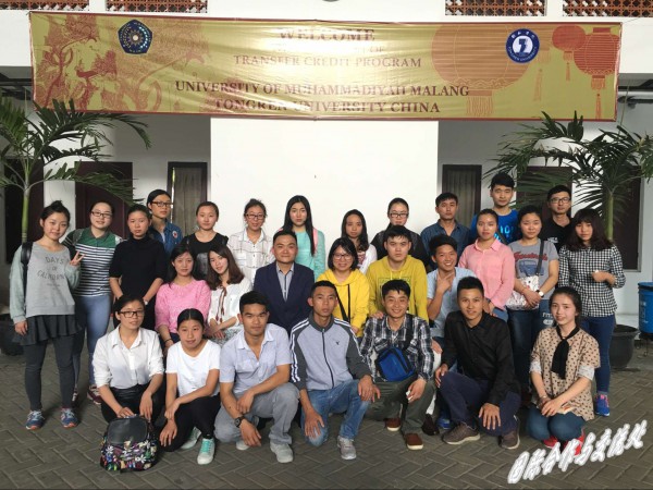 世界杯官网赴印度尼西亚穆罕莫迪亚大学学生.jpg