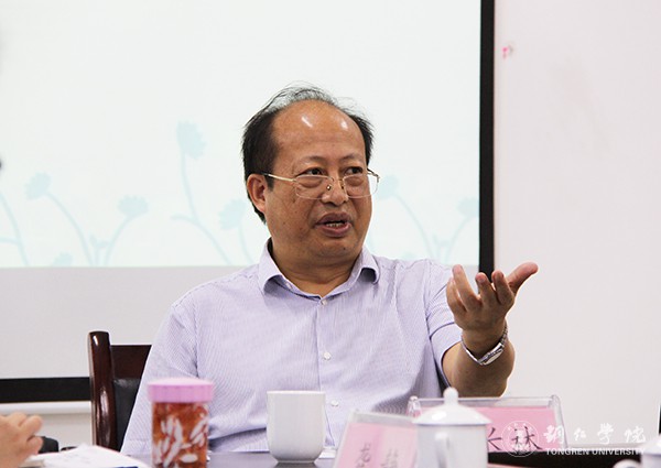 2校长侯长林讲话.jpg