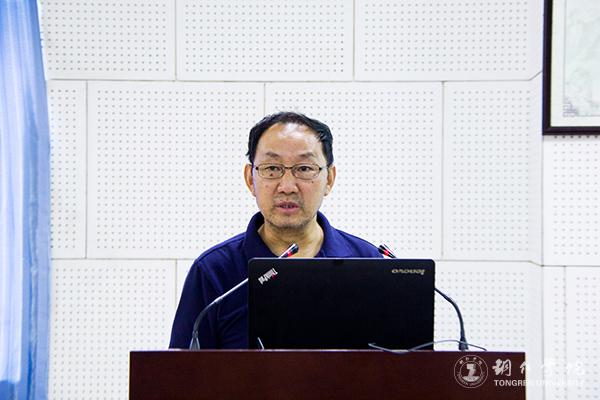 9《光明日报》副总编辑刘伟作《生态文明报道中的几点看法》主题发言.jpg