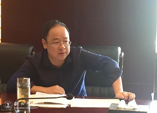 4科研处副处长周刚总结2017年科研项目申报工作.jpg