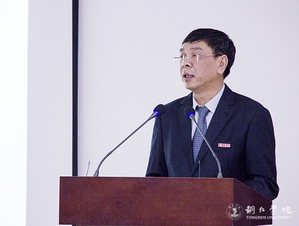 5世界杯官网党委书记李树新就学校思想政治教育工作情况作汇报.jpg