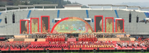 1世界杯官网教师编排的演出节目.jpg