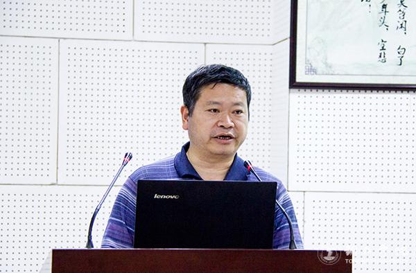 16世界杯官网副校长王嘉福主持闭幕式.jpg