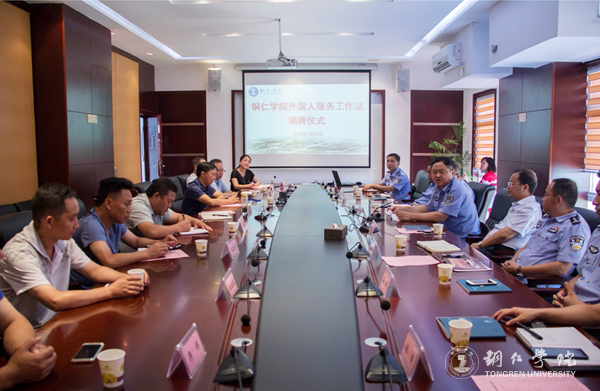 1、座谈会现场.JPG
