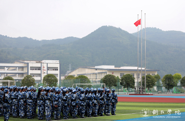 2、升旗仪式.JPG